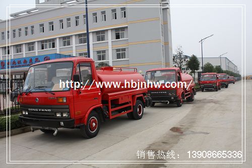 東風(fēng)多利卡消防灑水車(chē),裝水4-5噸.安裝消防車(chē)消防泵,消防炮.銷(xiāo)售熱線:13908665336.